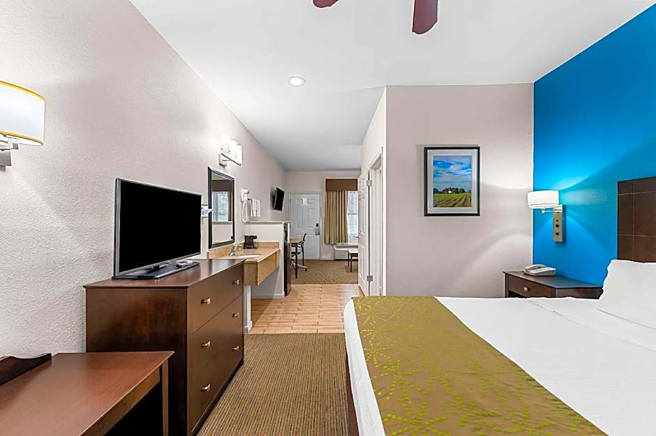 Best Western Delhi Inn
