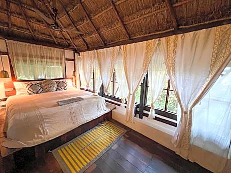 Bungalow with Garden View