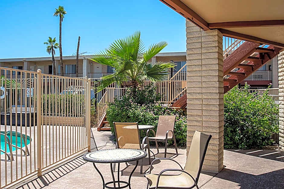 Quality Inn & Suites Phoenix NW - Sun City