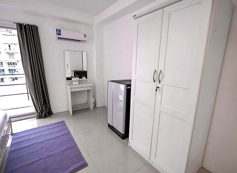 RQ Bangkok Sukhumvit 50 by Collection O