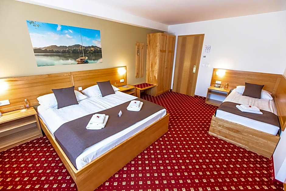 Photo 1 of 6 of Triple Room