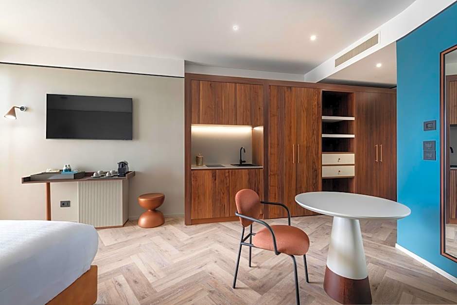 Visionair Suites & SPA-Room Only e Honesty Bar