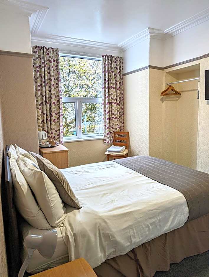 The George Guest House