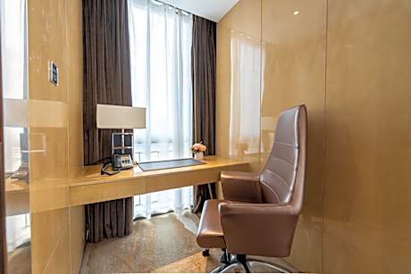 Vaperse Executive Deluxe Room (King Bed)