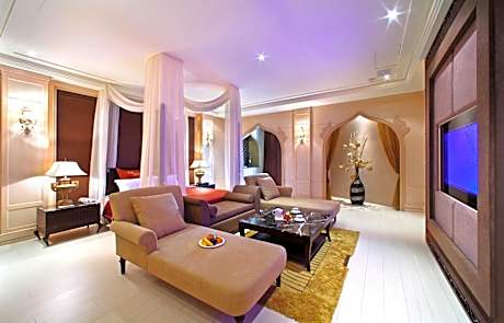 Deluxe Double Room(Check in after 22:00)