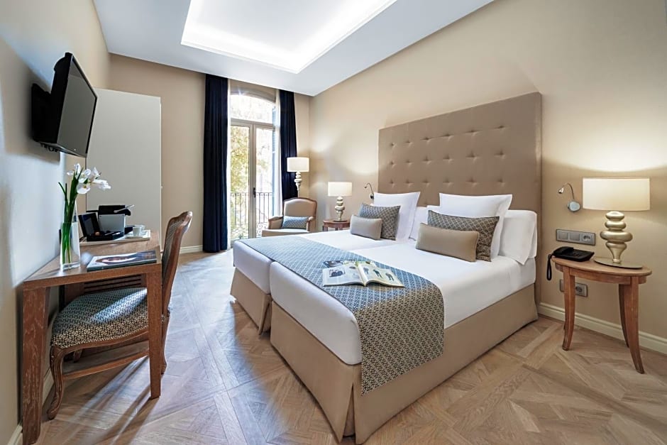 Lamaro Hotel