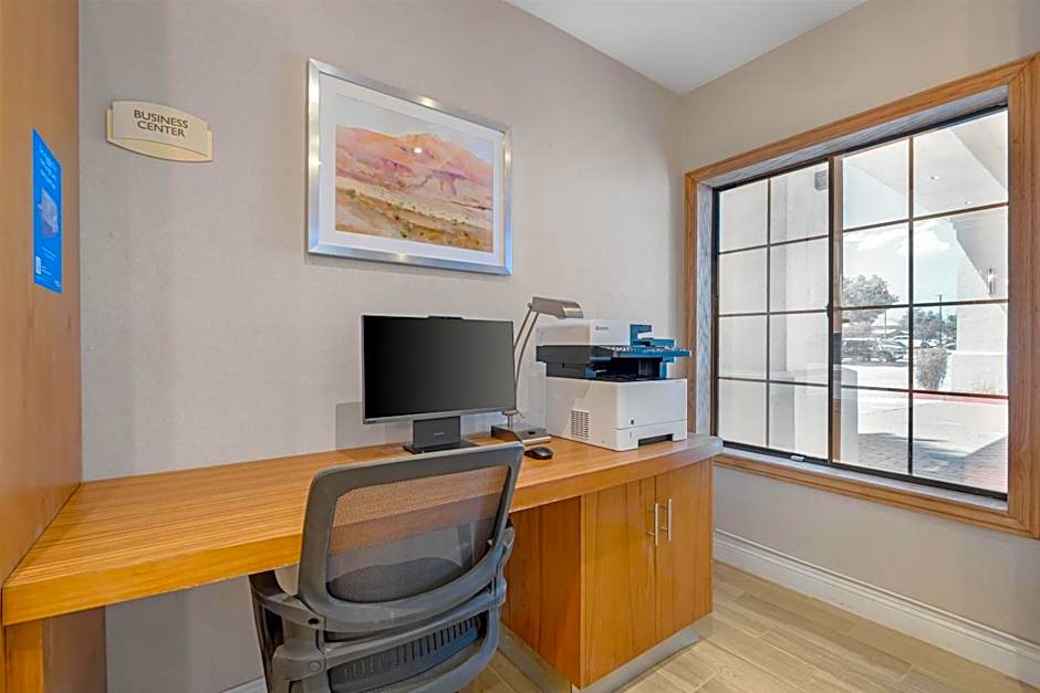 Best Western Hesperia-Victorville Suites