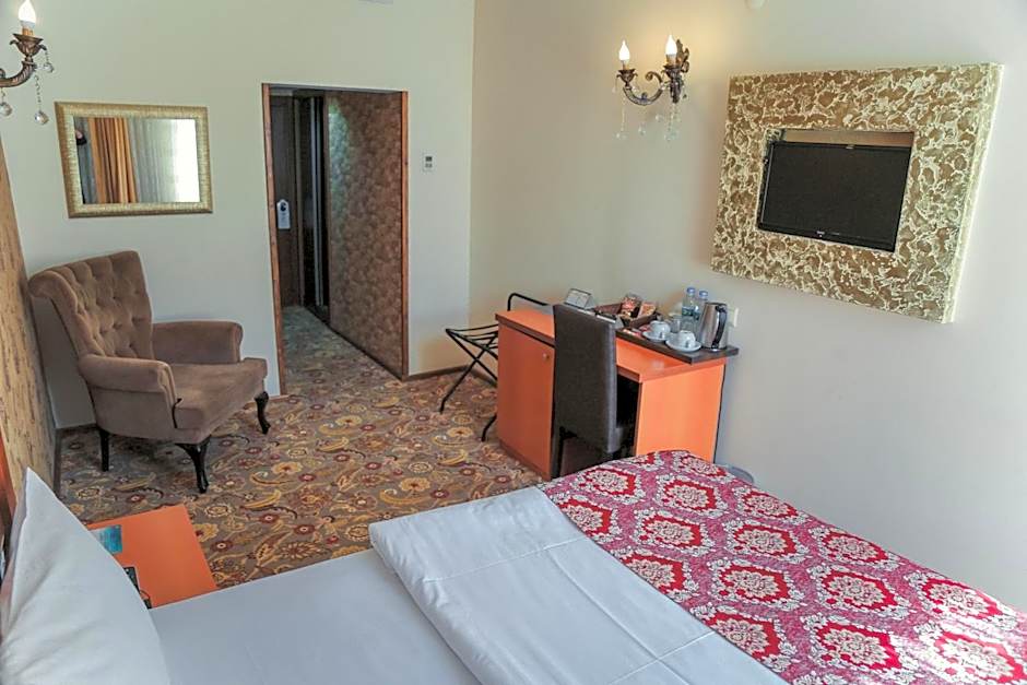 Photo 1 of 4 of Single Room