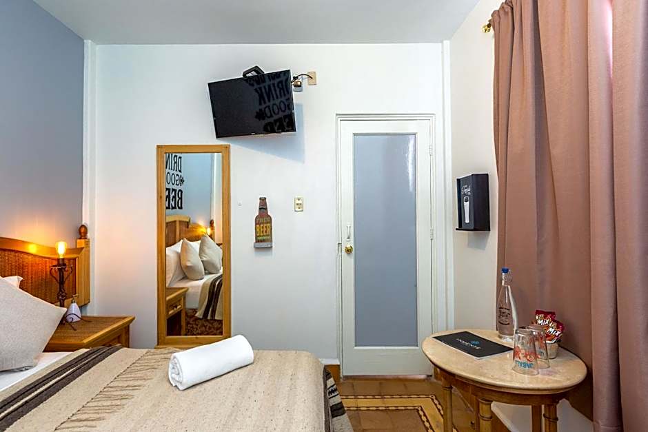 Mala Vecindad Beer Hotel