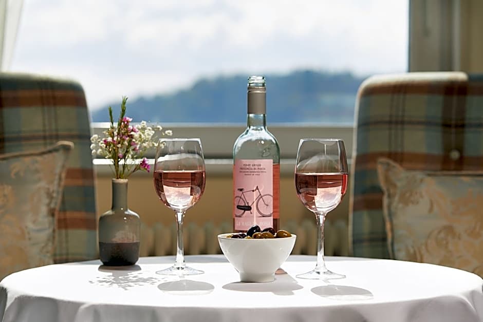 Macdonald Old England Hotel & Spa