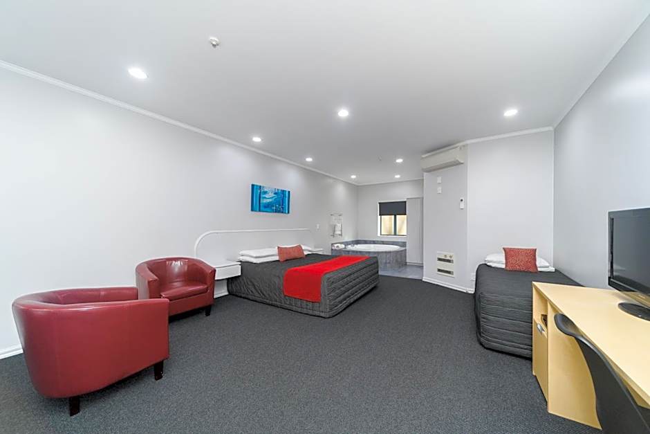 Aubyn Court Spa Motel