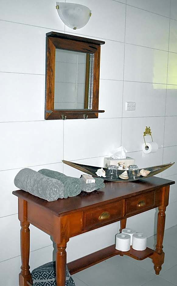 Oskar's Rain Forest Retreat