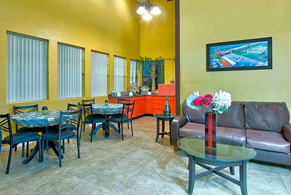 Howard Johnson by Wyndham San Marcos