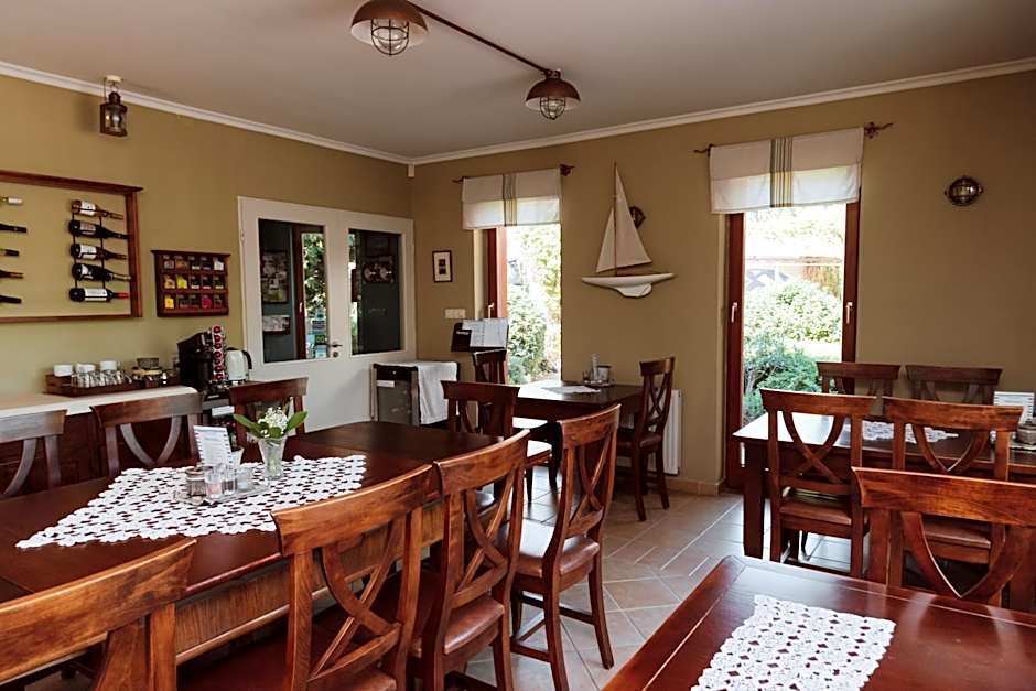 Hullám Villa B&B