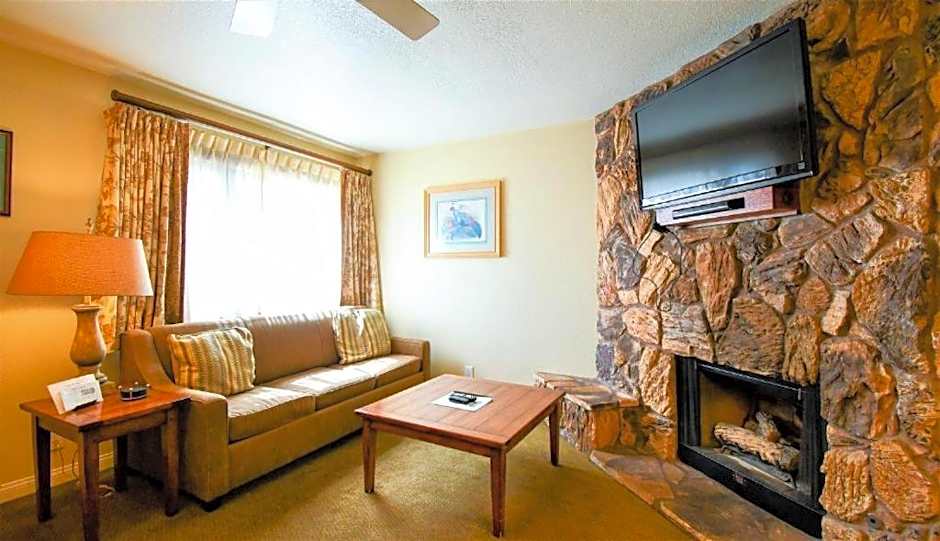 Snow Lake Lodge