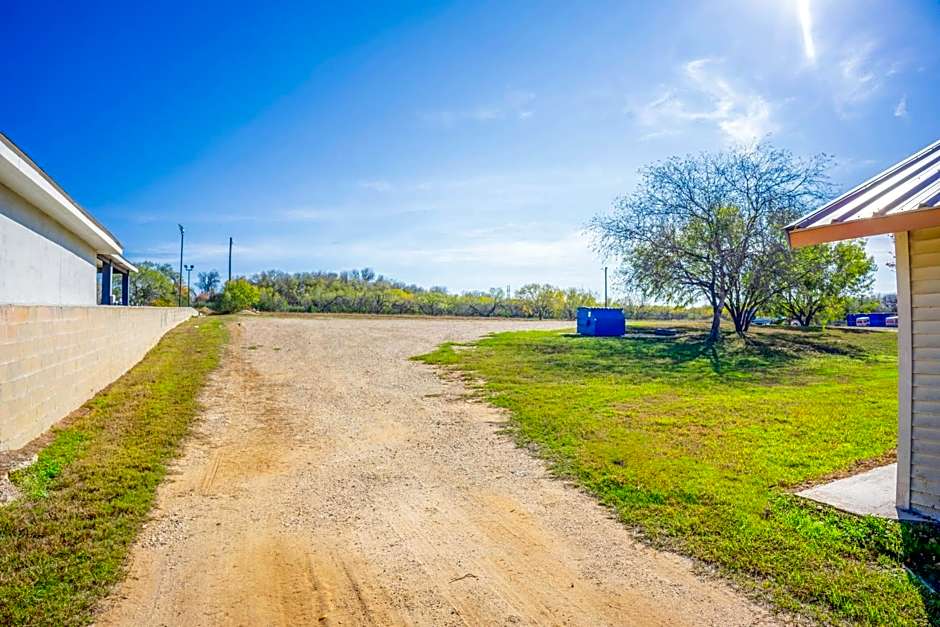 Pleasanton Executive Inn By OYO