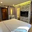LOVE HOTEL