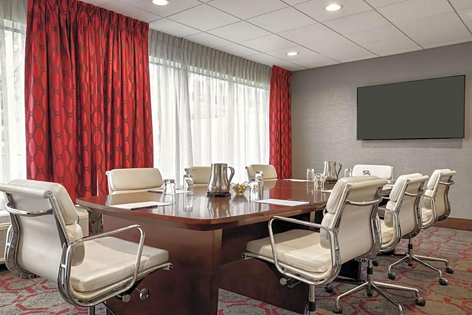 DoubleTree by Hilton Hotel Toronto Airport West