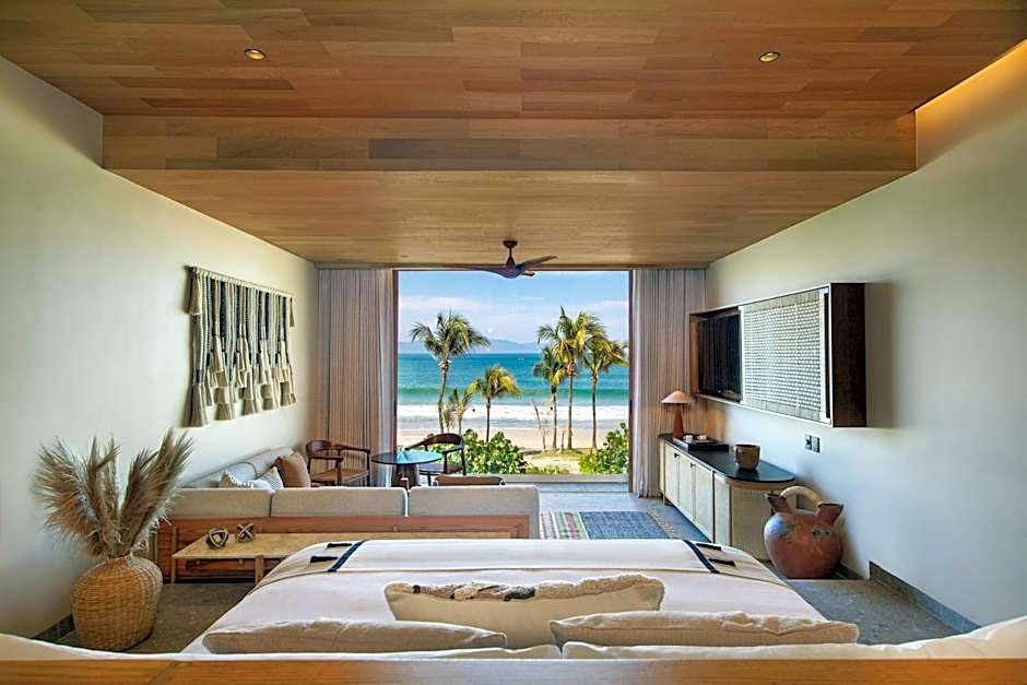 Photo 1 of 4 of 1 King Bed Suite, Plunge Pool, Ocean front, Rooftop Terrace
