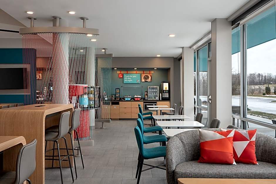 avid hotel Oak Creek By IHG