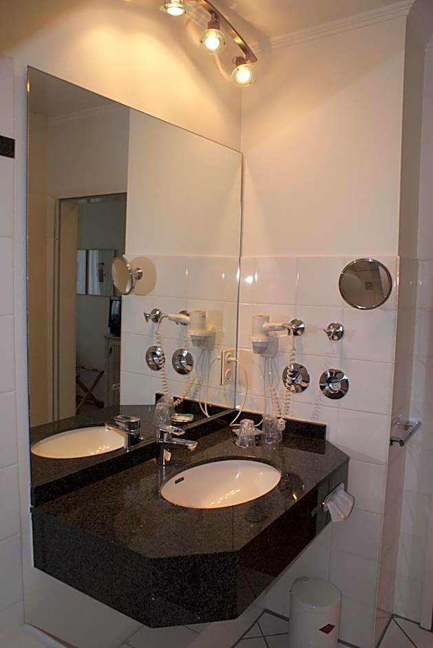 Entree Hotel Gross Borstel Garni