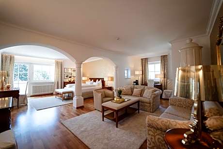 Suite with Mountain View