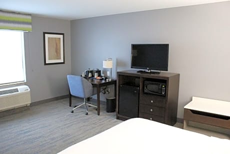  1 KING W/SOFABD/MICROWV/FRIDGE NS - HDTV/FREE WI-FI/HOT BREAKFAST INCLUDED - WORK AREA -