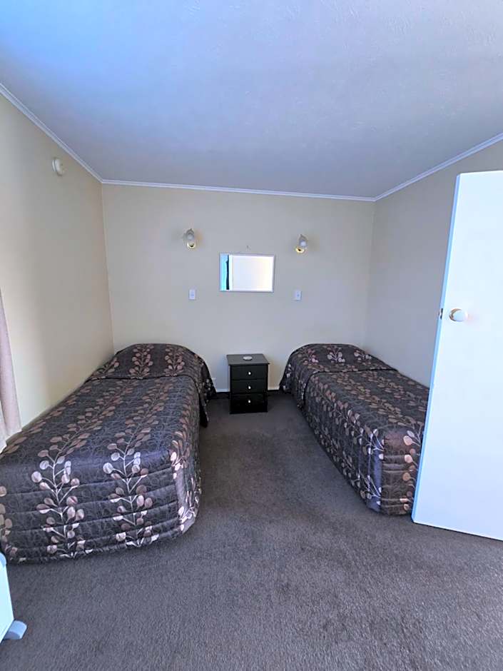 Monarch Motel