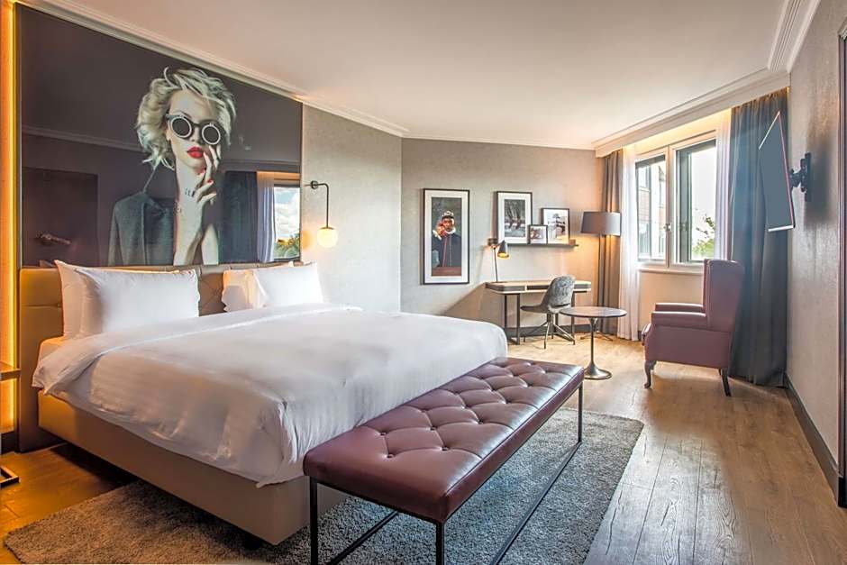 Radisson Red London Heathrow