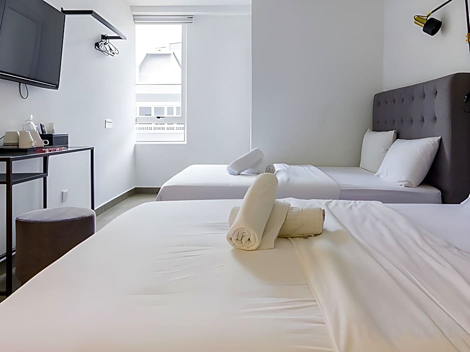 Z Hotel Ara Damansara, LRT, Mall, Airport