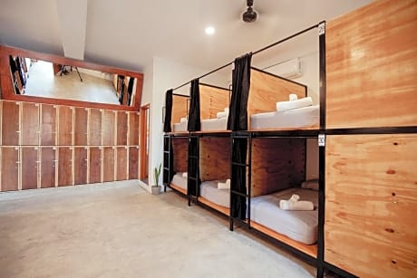 Bunk Bed in Mixed Dormitory Room