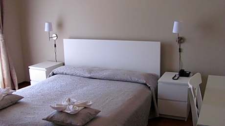 Double or Twin Room with Bathroom