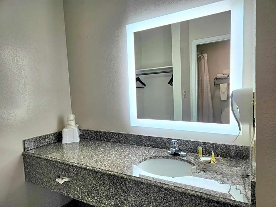 Days Inn by Wyndham San Marcos