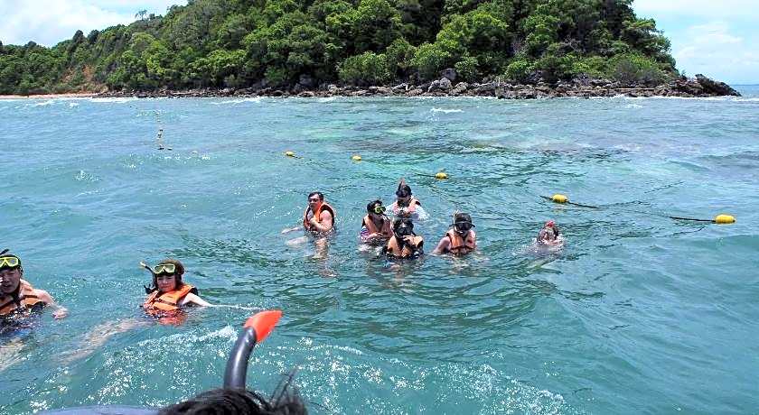 Runa Group House Samed 