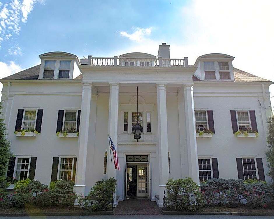 CRABTREES KITTLE HOUSE RESTAURANT & INN - BED AND BREAKFAST