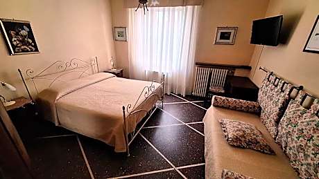 Double Room with Private External Bathroom
