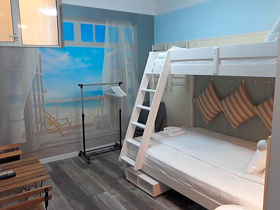 Three Dolphins Hotel with a Rooftop terracе