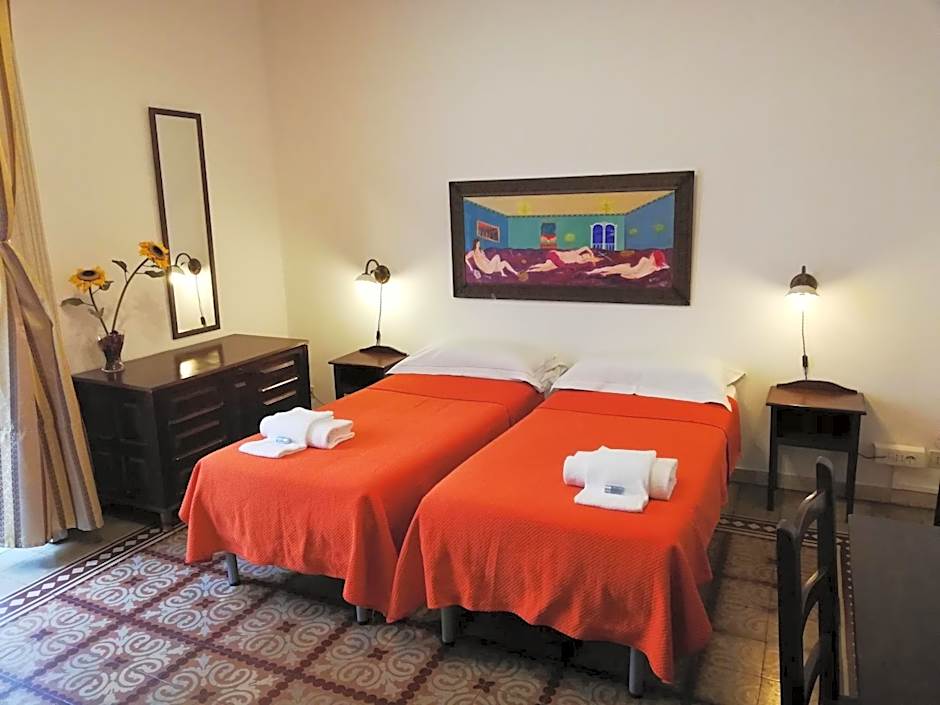Aloi Rooms