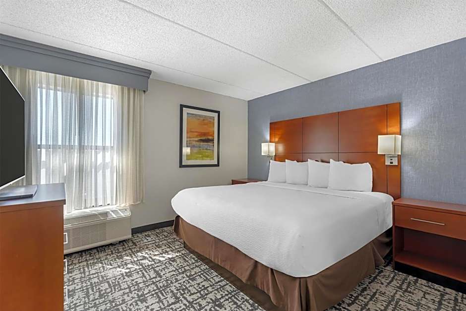 Best Western Plus Fresno Airport Hotel