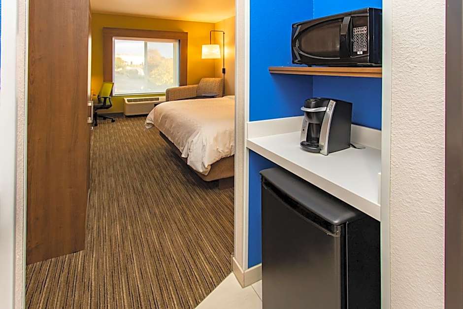 Holiday Inn Express Hotel & Suites Roseville - Galleria Area By IHG