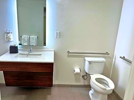 Standard King Room with Mobility Accessible Tub
