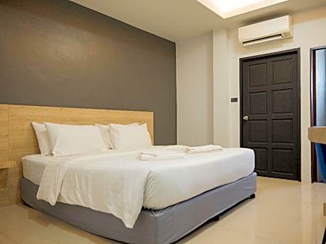 Deluxe Room with Mountain View