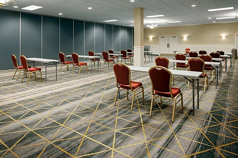 Holiday Inn & Suites Boston Peabody by IHG