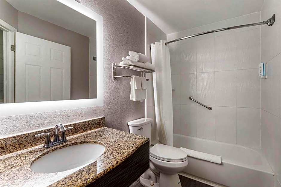 Quality Inn University