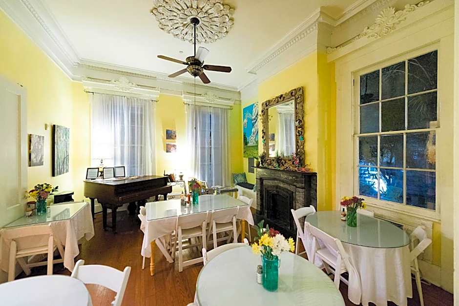 Creole Gardens Guesthouse and Inn