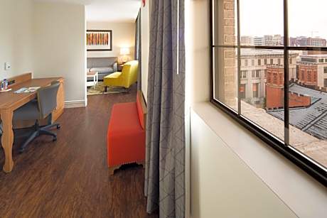King Suite with Roll-In Shower - Disability Access/Non-Smoking