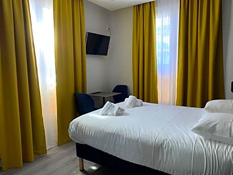 Deluxe Double Room with Balcony and Sea View