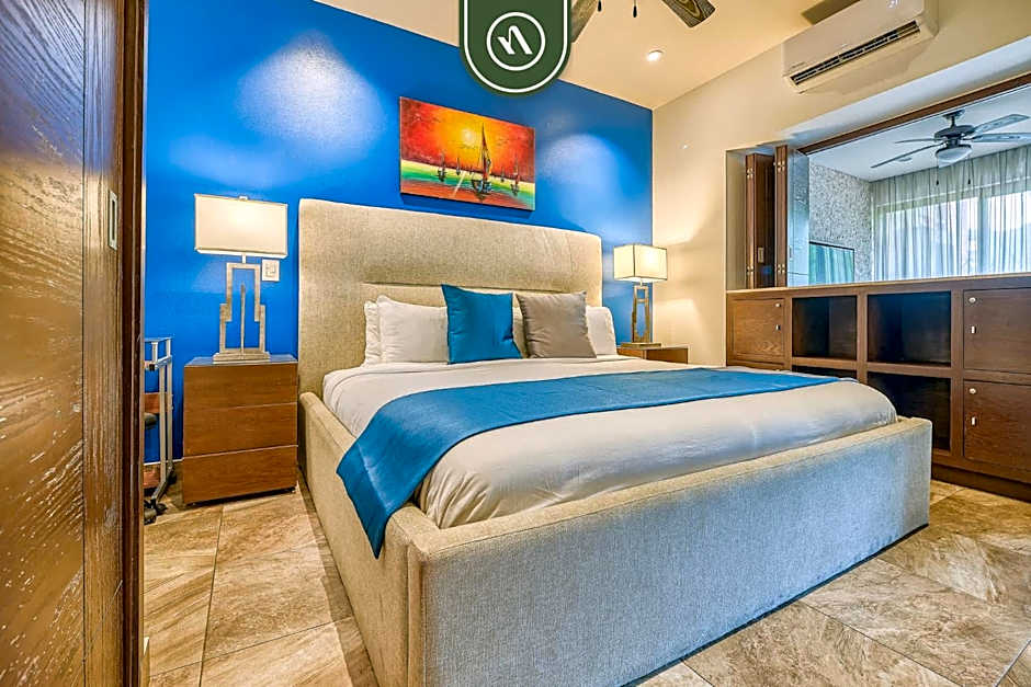 1 BR Condo - Amazing Sunsets Froom the Roof - Pool