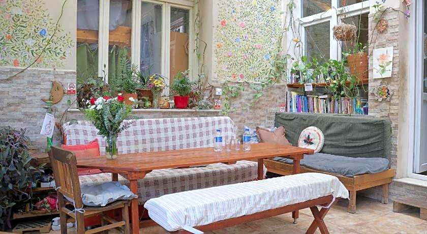 LOTUS GARDEN HOSTEL