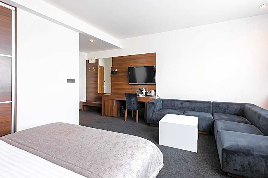 Tempus Club Garni Hotel
